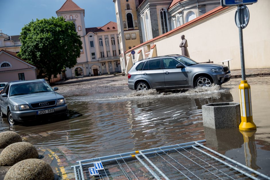 Kauną užtvindė liūtis: skendo pagrindinės gatvės