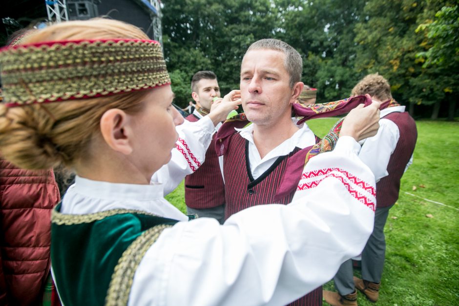 Derliaus šventė – su dainomis, šokiais ir sveikinimais 