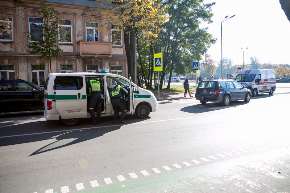 Miesto centre partrenkta perėja ėjusi pėsčioji, vairuotojas neblaivus