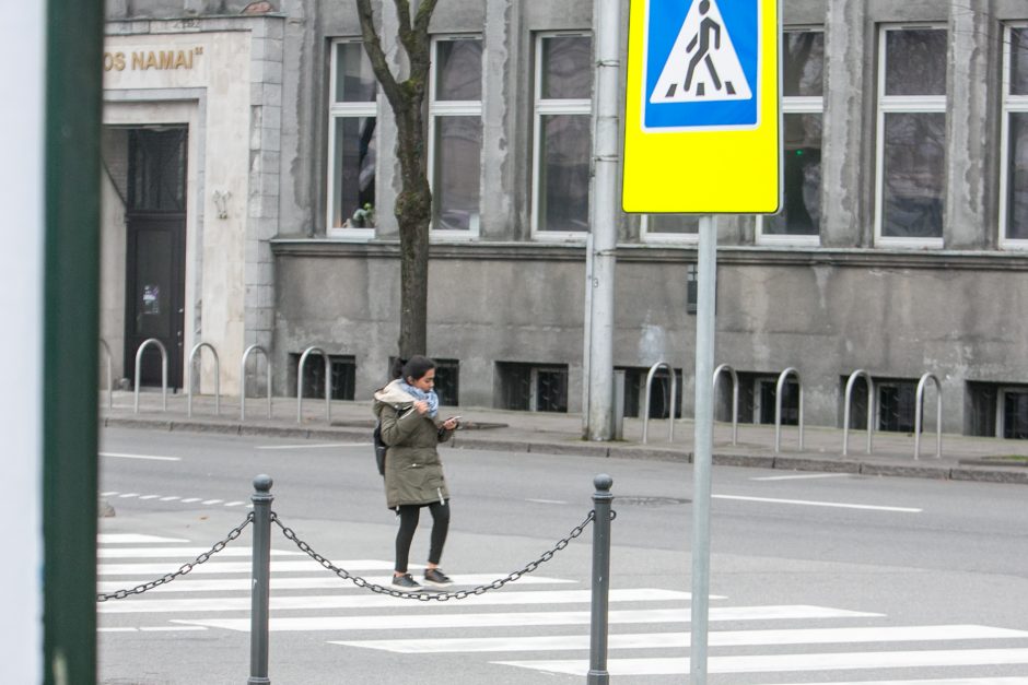 Kaune reidą vykdę pareigūnai: pėstieji perėjose iš rankų nepaleidžia telefonų