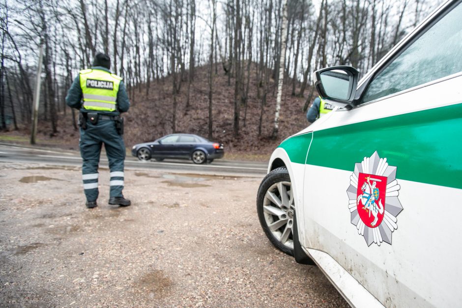 Drausmingiems vairuotojams – pareigūnų sveikinimai, nusižengėlių neužfiksuota