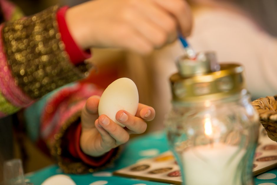 Pasiruošimas Velykoms: kauniečius subūrė kiaušinių marginimo dirbtuvės