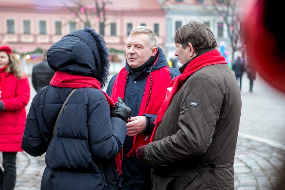 Žmonių gerumas kvepia žirniene: kartu su skurstančiais – prezidentė ir vyskupas