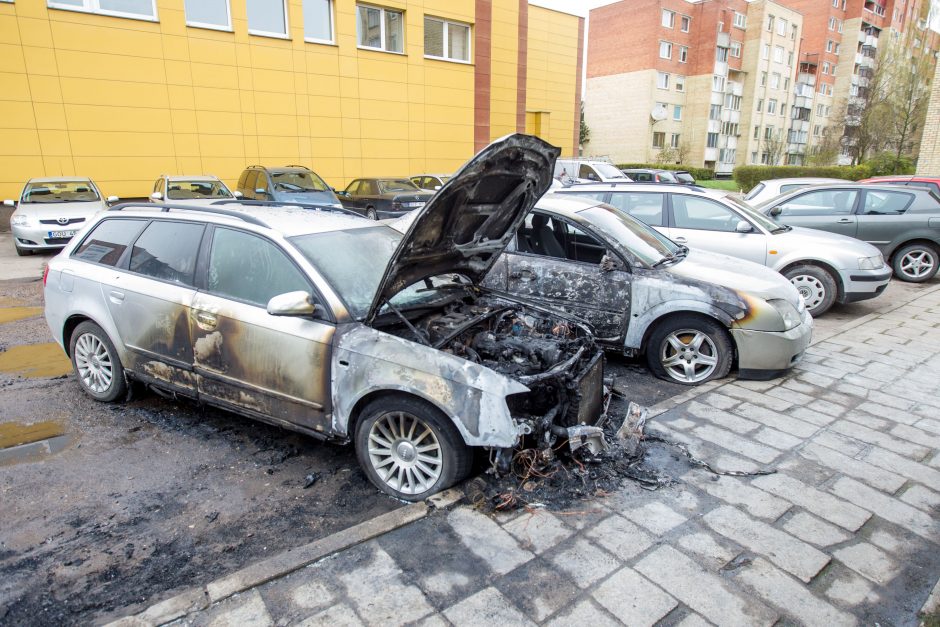 Padegimas? Kaune liepsnojo trys automobiliai