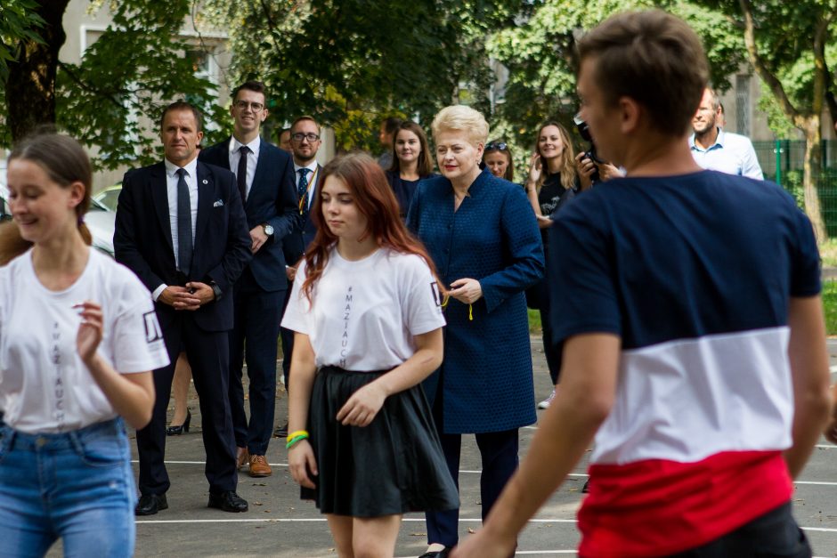 Prezidentė ir J. Valančiūnas Vilniuje atidarė paauglių dienos namus 