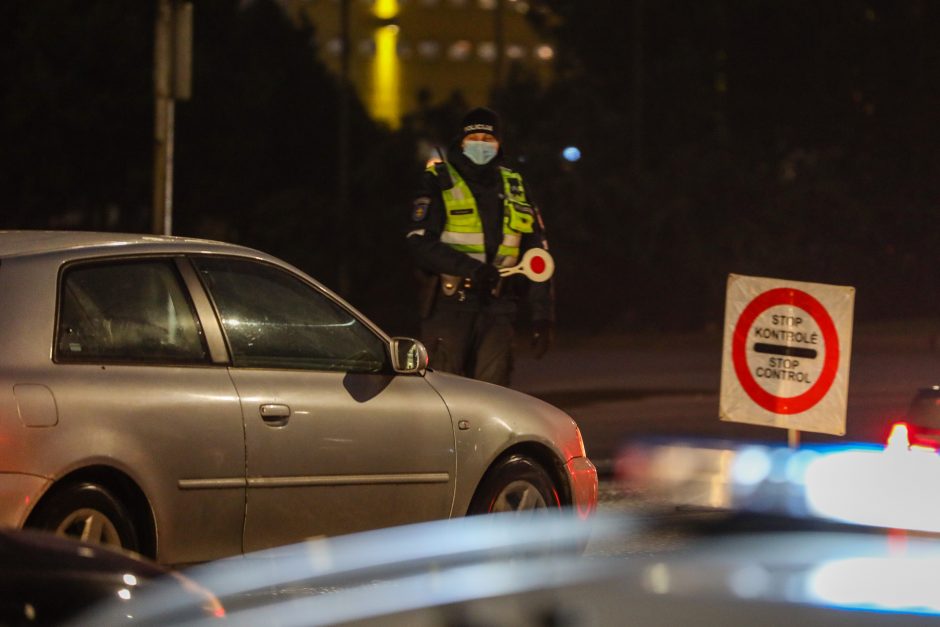 Policija pradėjo masinę judėjimo kontrolę