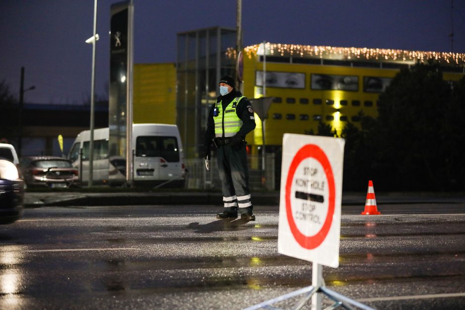 Policija pradėjo masinę judėjimo kontrolę