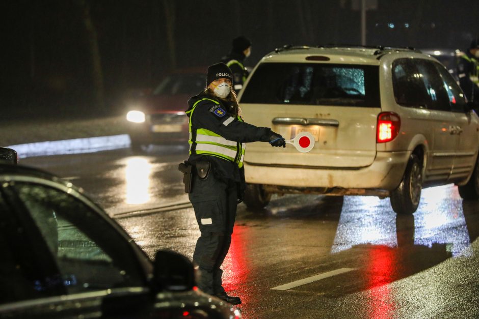 Policija pradėjo masinę judėjimo kontrolę