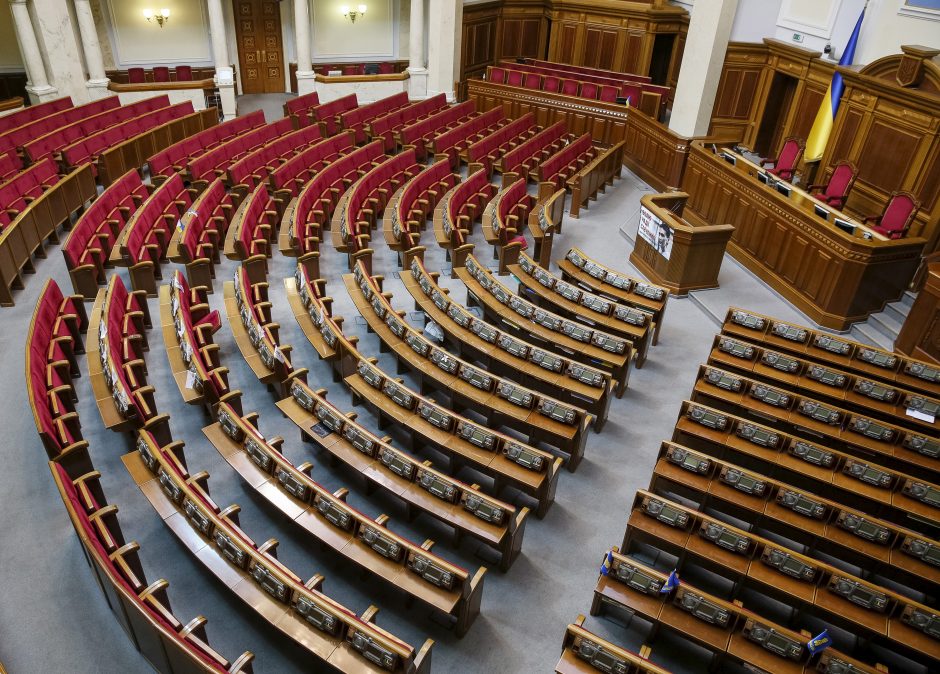 Ukrainos parlamentas svarsto vyriausybės pertvarkymo variantus