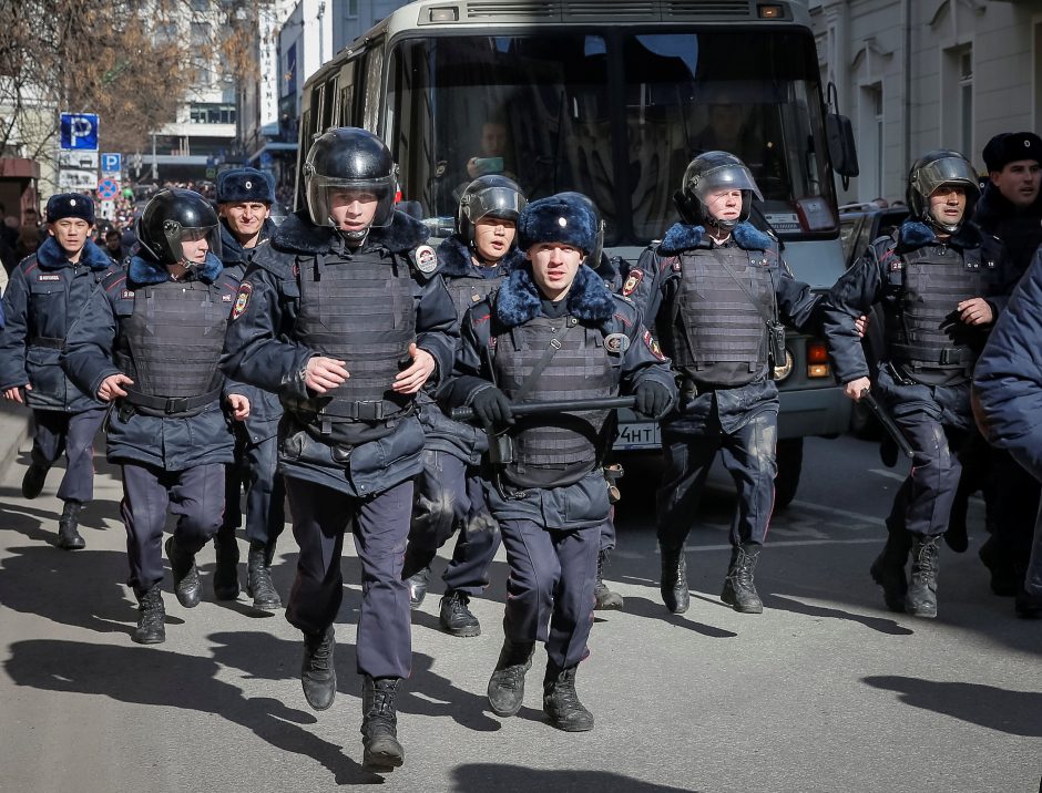 Lietuva ragina paleisti Rusijoje sulaikytus protestuotojus