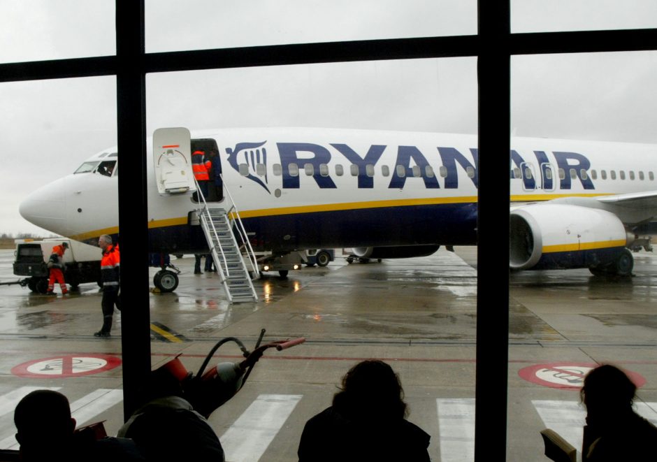 „Ryanair“ perspėjo galinti perkelti lėktuvus ir bazes į kitas ES šalis