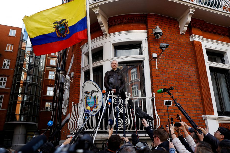Ekvadoras suteikė pilietybę „WikiLeaks“ įkūrėjui