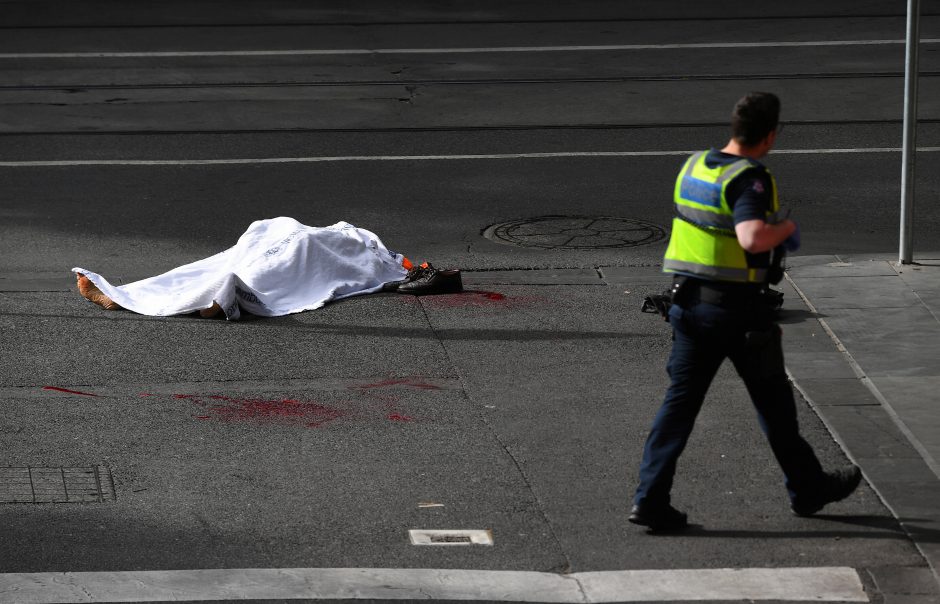 Incidentas Melburne: žmones peiliu puolęs vyras nužudė vieną asmenį