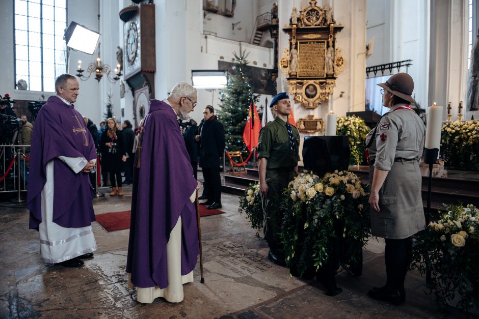 Sukrėsta Lenkija atsisveikina su nužudytu Gdansko meru