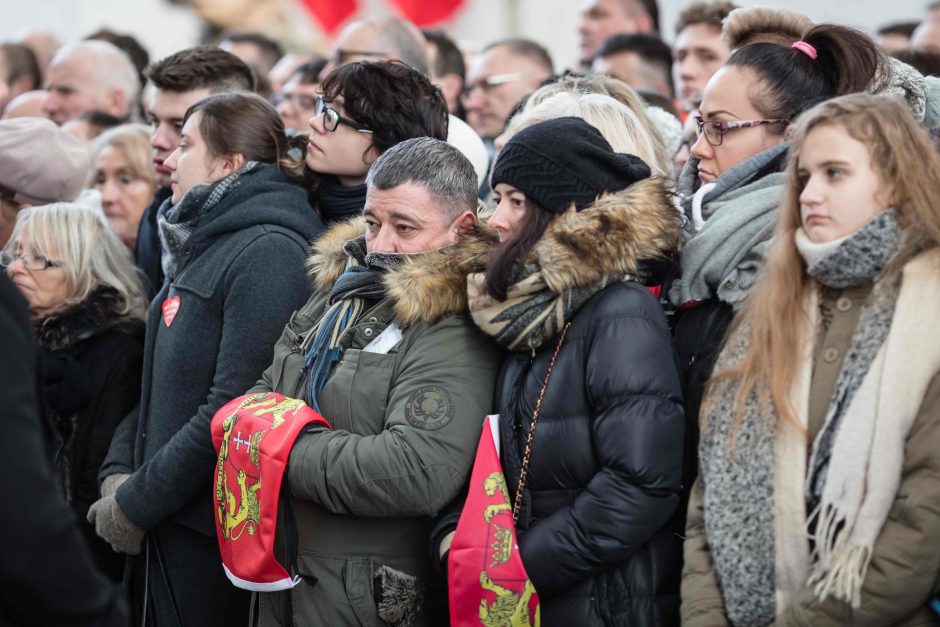 Sukrėsta Lenkija atsisveikina su nužudytu Gdansko meru