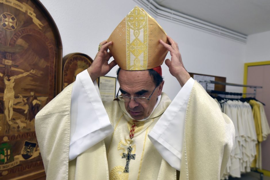 Prancūzijos Katalikų Bažnyčia prašo pedofilijos aukų atleidimo