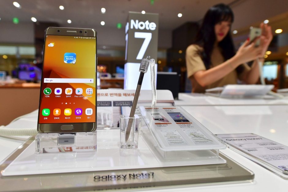 Užsidegus „Samsung Galaxy Note 7“ telefonui evakuotas JAV lėktuvas