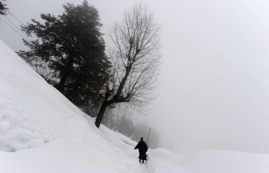 Azerbaidžane ant namo užgriuvus sniego lavinai žuvo penki žmonės