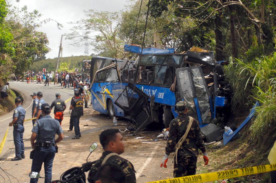 Filipinuose autobuso katastrofos aukų padaugėjo iki 15