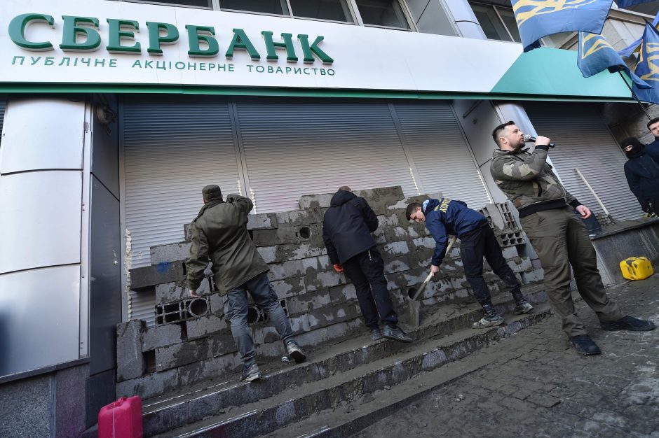 Ukraina įveda sankcijas Rusijos kapitalo bankams
