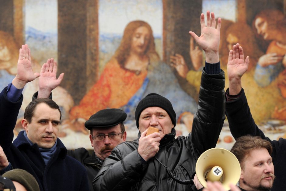 Baltarusių opozicijos lyderis už dalyvavimą protestuose gavo 15 parų arešto