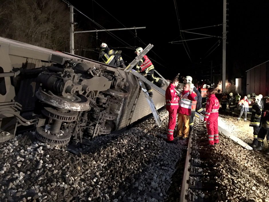 Austrijoje susidūrus priemiestiniams traukiniams sužeisti aštuoni žmonės