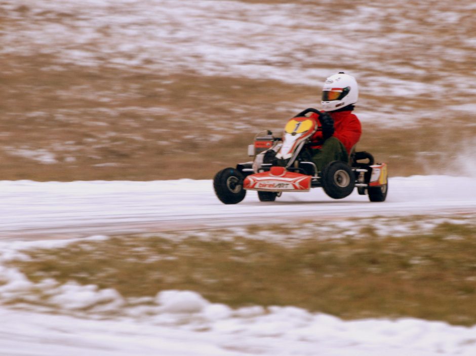 Žiemos sezoną kartingo lenktynininkai pradėjo Aukštadvaryje