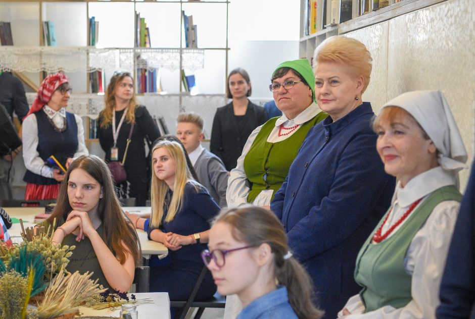 Prezidentė dalyvavo velykinėse edukacinėse dirbtuvėse