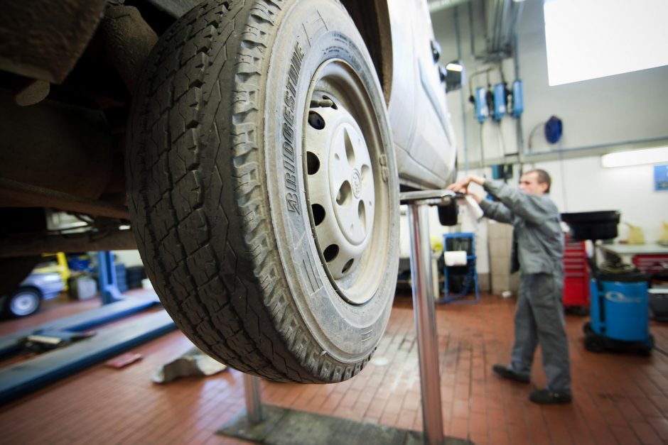 Panevėžyje subadytos septynių automobilių padangos