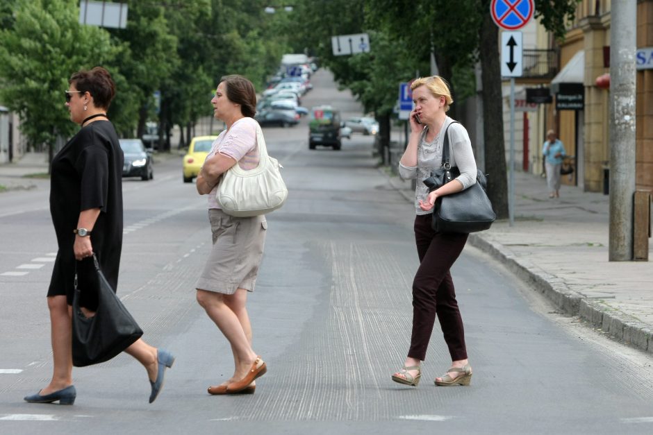 Mobilusis telefonas – didžiausias eismo saugumo priešas