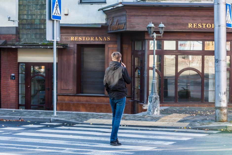 Mobilusis telefonas – didžiausias eismo saugumo priešas