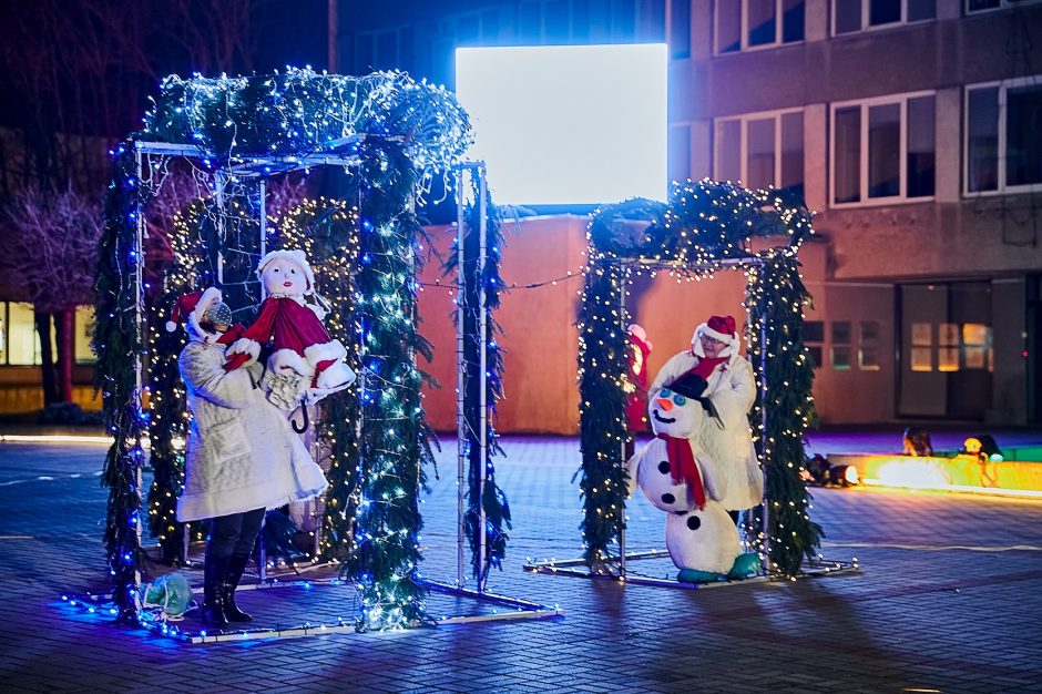 Senelis Kalėda Rokiškyje įžiebė eglutę