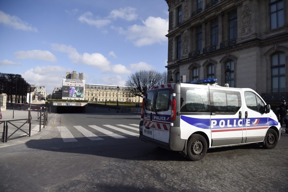 Neramiuose Paryžiaus priemiesčiuose suimti dar 26 asmenys