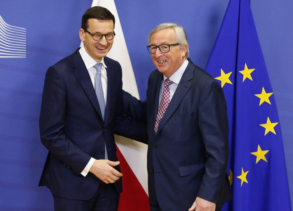 Politologas: EK bijo, kad Lenkija silpnina jos pozicijas