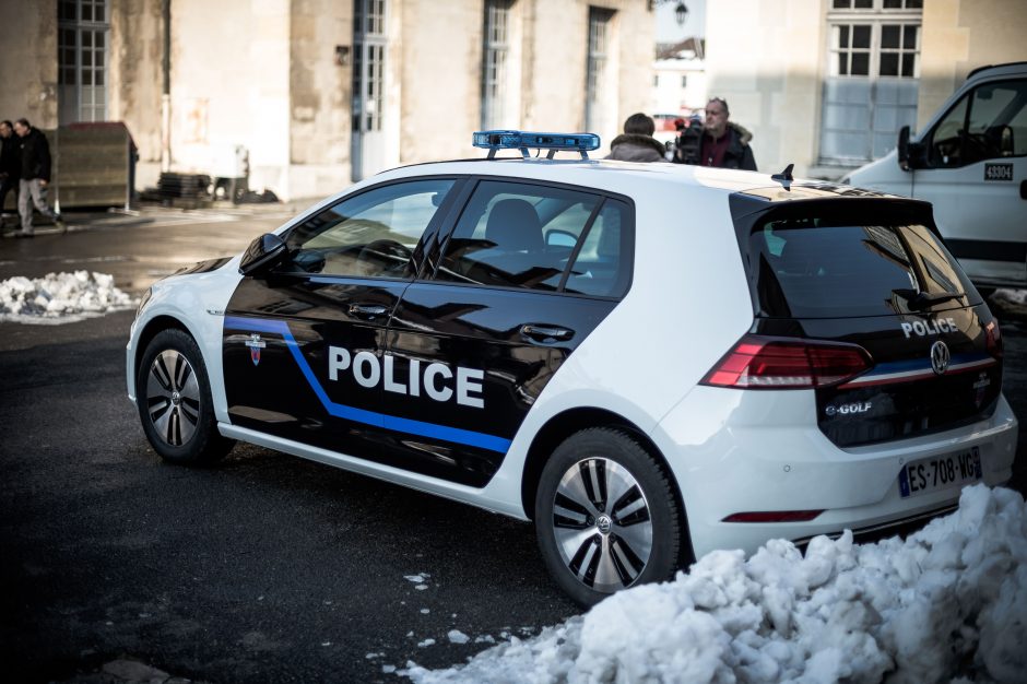 „Apiplėšto“ inkasatorių automobilio vairuotojas ir jo duktė areštuoti