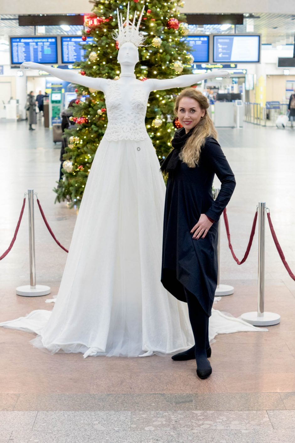 Kalėdinę atmosferą Vilniaus oro uoste kuria Sniego karalienė