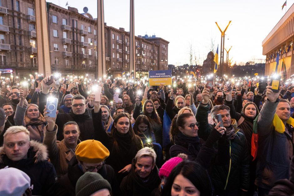 Atsiliepę į V. Zelenskio kvietimą paremti Ukrainą, Vilniuje susirinko apie 4 tūkst. žmonių 