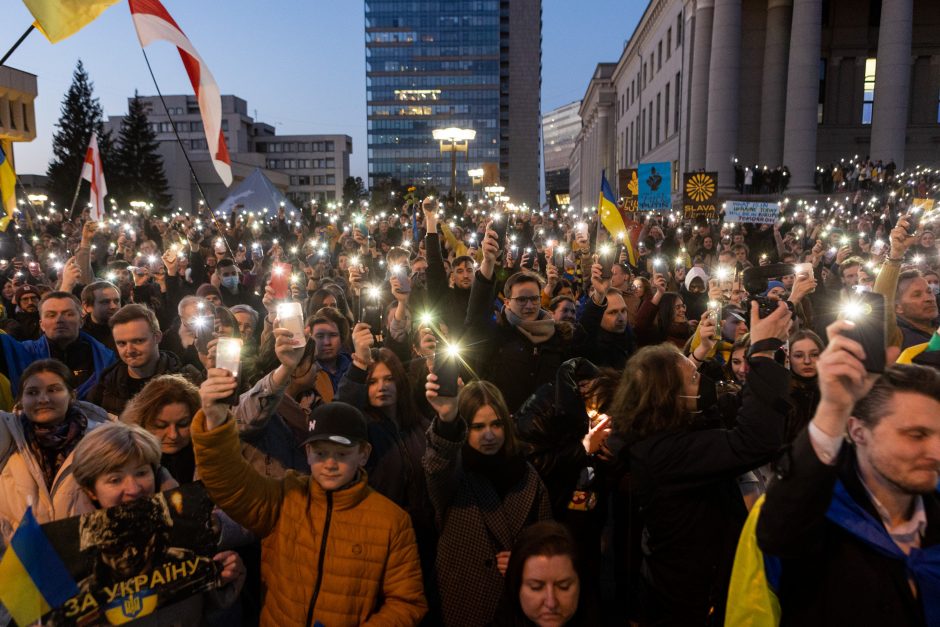 Atsiliepę į V. Zelenskio kvietimą paremti Ukrainą, Vilniuje susirinko apie 4 tūkst. žmonių 