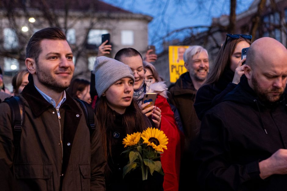 Atsiliepę į V. Zelenskio kvietimą paremti Ukrainą, Vilniuje susirinko apie 4 tūkst. žmonių 