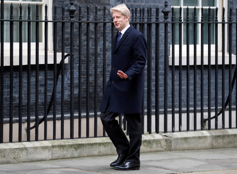 Britų ministras atsistatydino dėl „siaubingos klaidos“ ruošiant „Brexit“ susitarimą