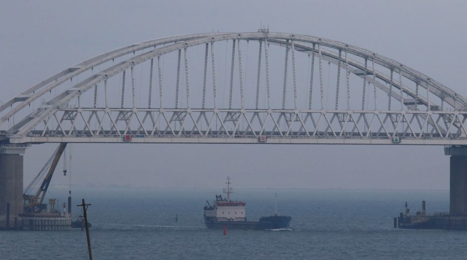 Juodojoje jūroje dviejų tanklaivių gaisro aukų padaugėjo iki 14 