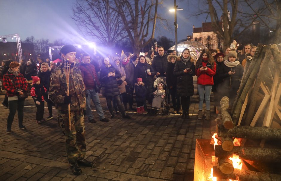 Gedimino prospekte uždegta 70 simbolinių laužų