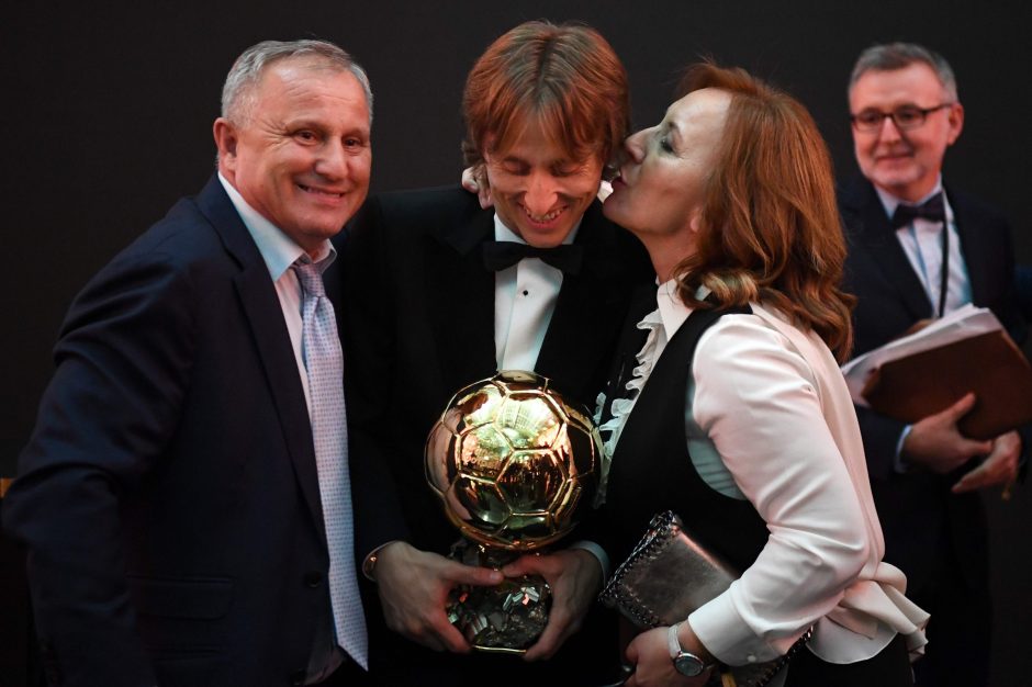 Kroatijos futbolininkui L. Modričiui – prestižinis „Auksinio kamuolio“ apdovanojimas
