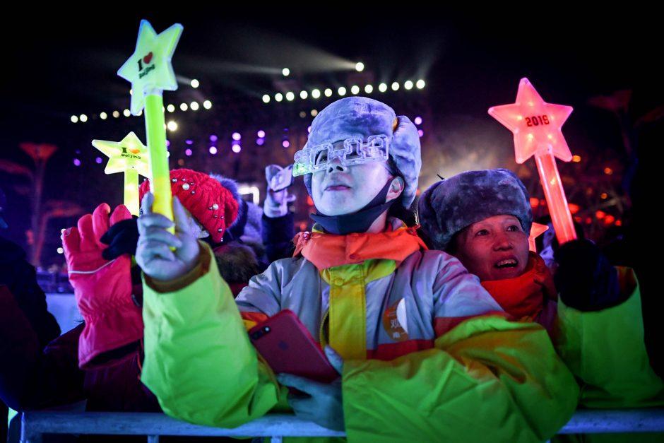 Pasaulis palydėjo nerimo kupinus metus ir sveikino 2019-uosius