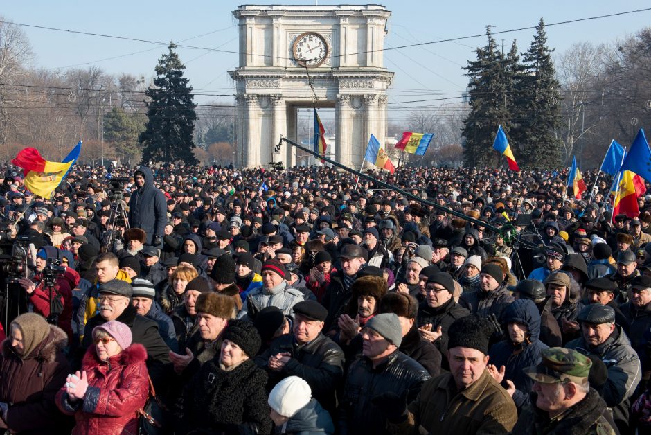 Moldovoje prieš naująją vyriausybę protesto mitinge dalyvauja 10 tūkstančių žmonių