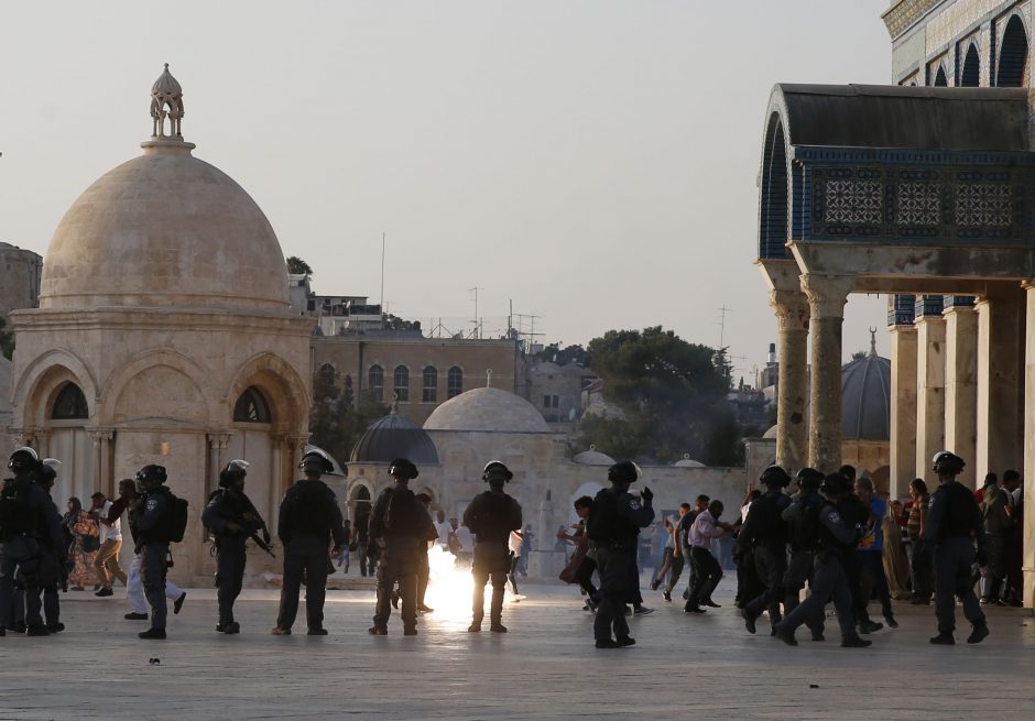 Jeruzalės šventykloje susirėmė Izraelio policininkai ir palestiniečiai