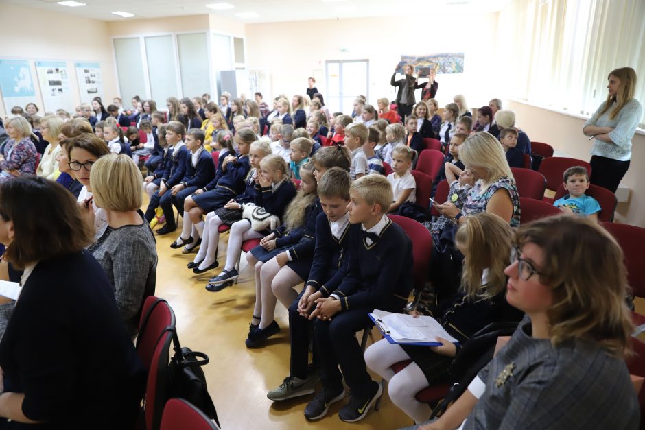 Fondas dovanojo pirmokams jau dešimtą knygelę