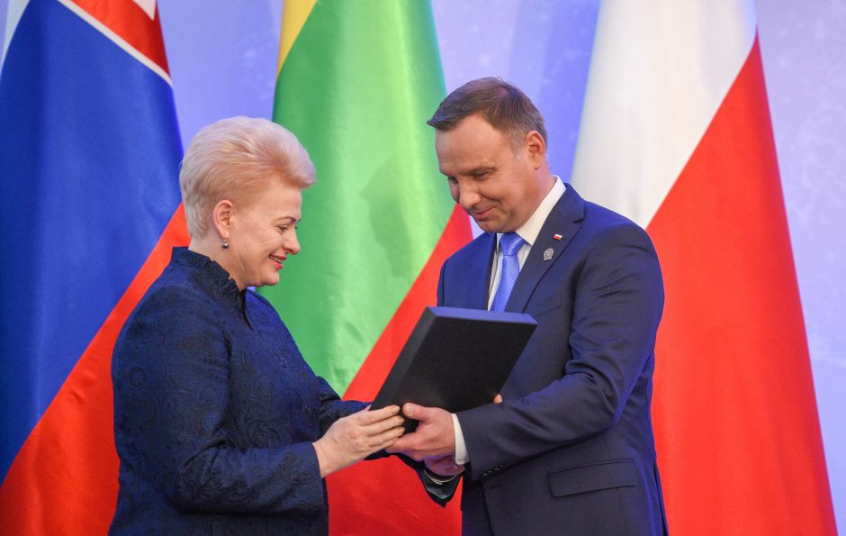 Lenkijos nepriklausomybės 100-mečio iškilmėse D. Grybauskaitė apdovanojo prezidentą