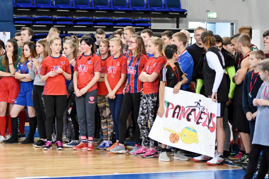 „Kalėdinės žaidynės“ sukvietė sportininkus iš vaikų globos namų