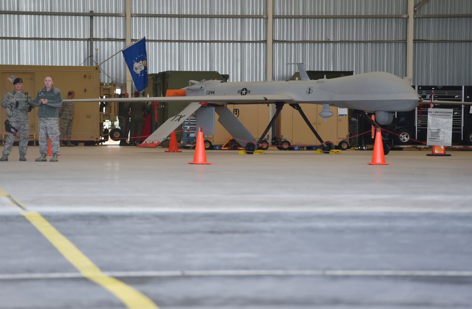 Amerikiečiai karinėje bazėje Latvijoje pademonstravo šiuolaikinį droną
